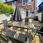 Stylish House Near Hospital With Free Parking
