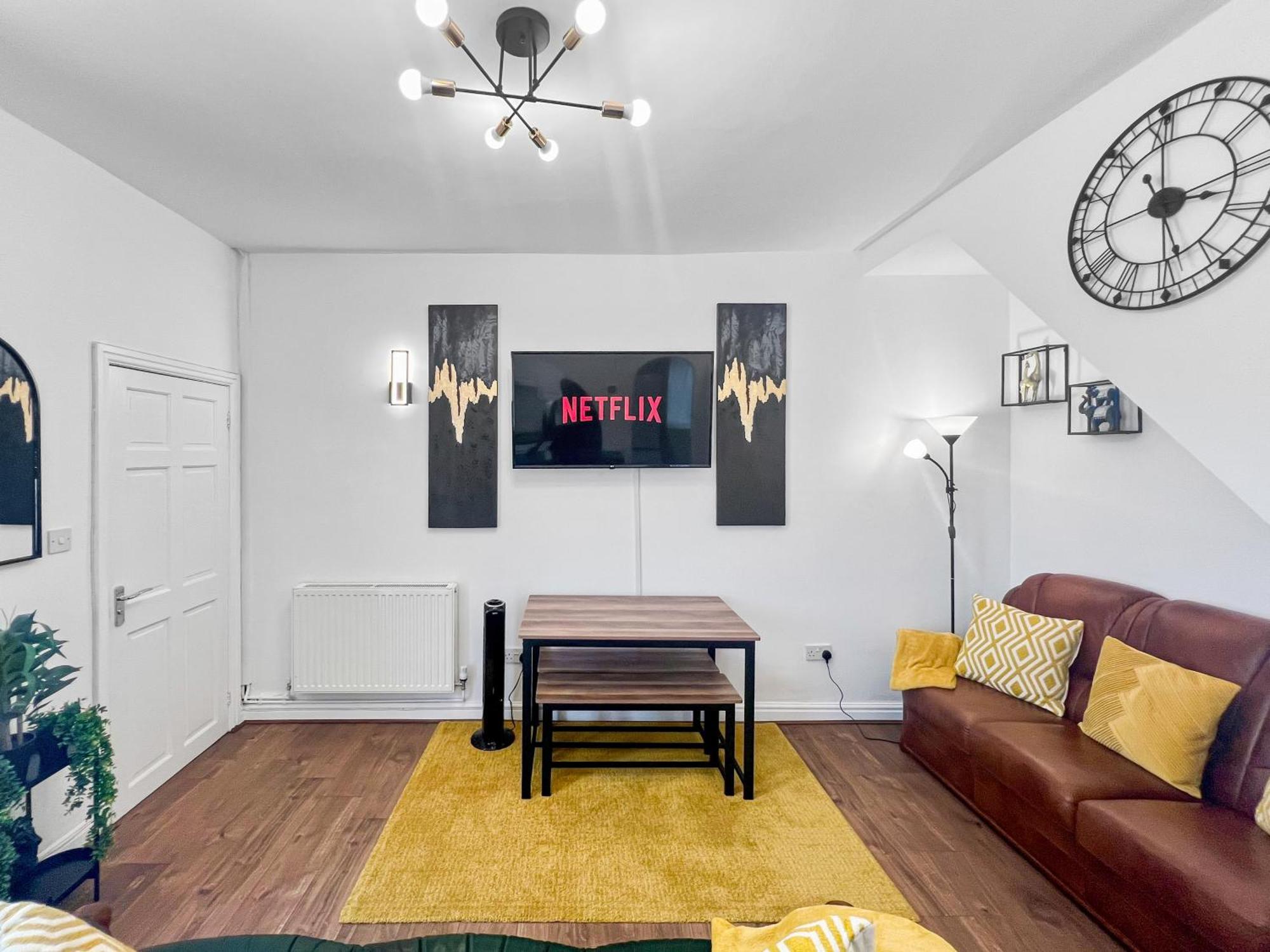 Stylish House Near Hospital With Free Parking Stoke-on-Trent