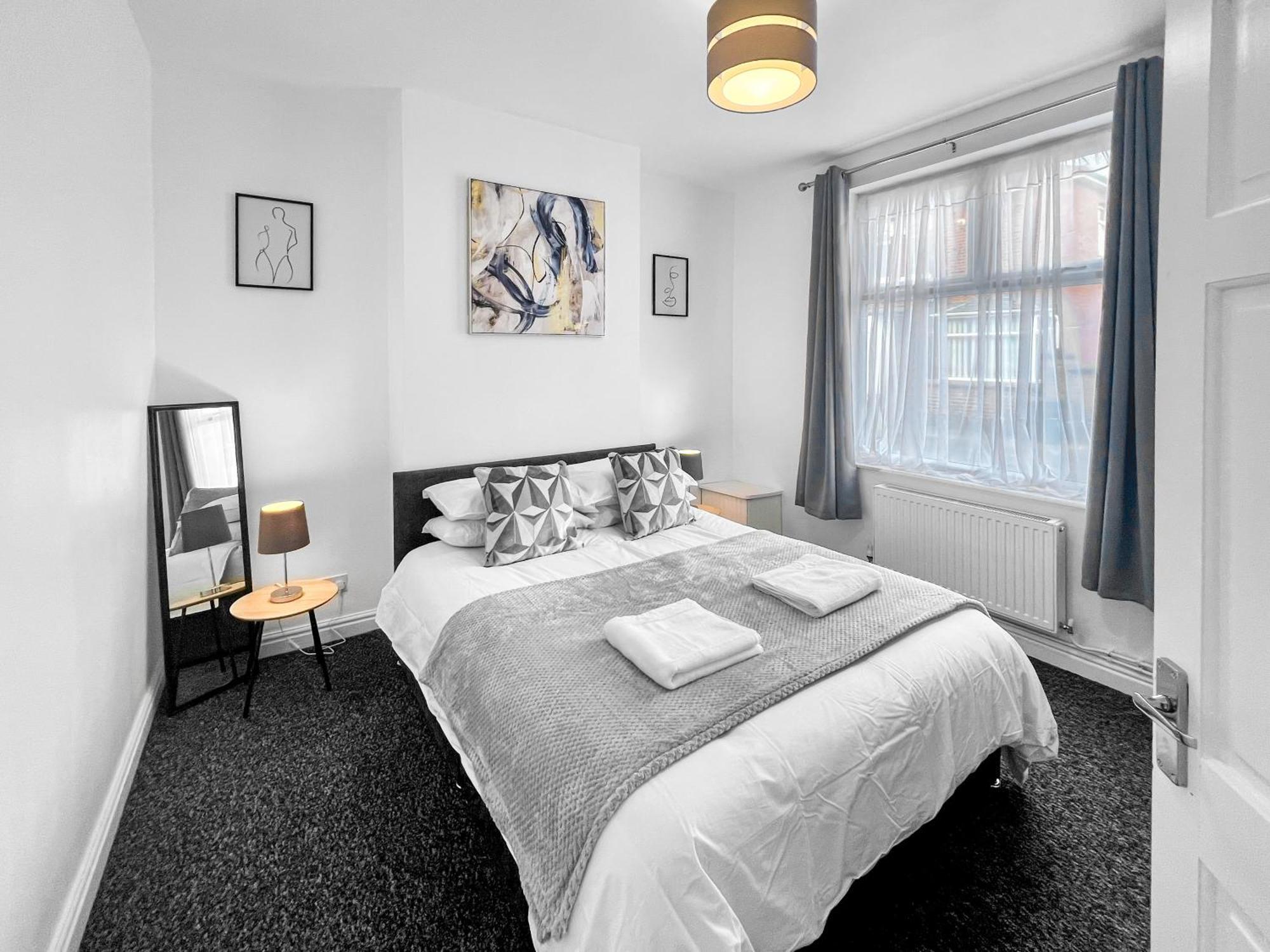 Stylish House Near Hospital With Free Parking
