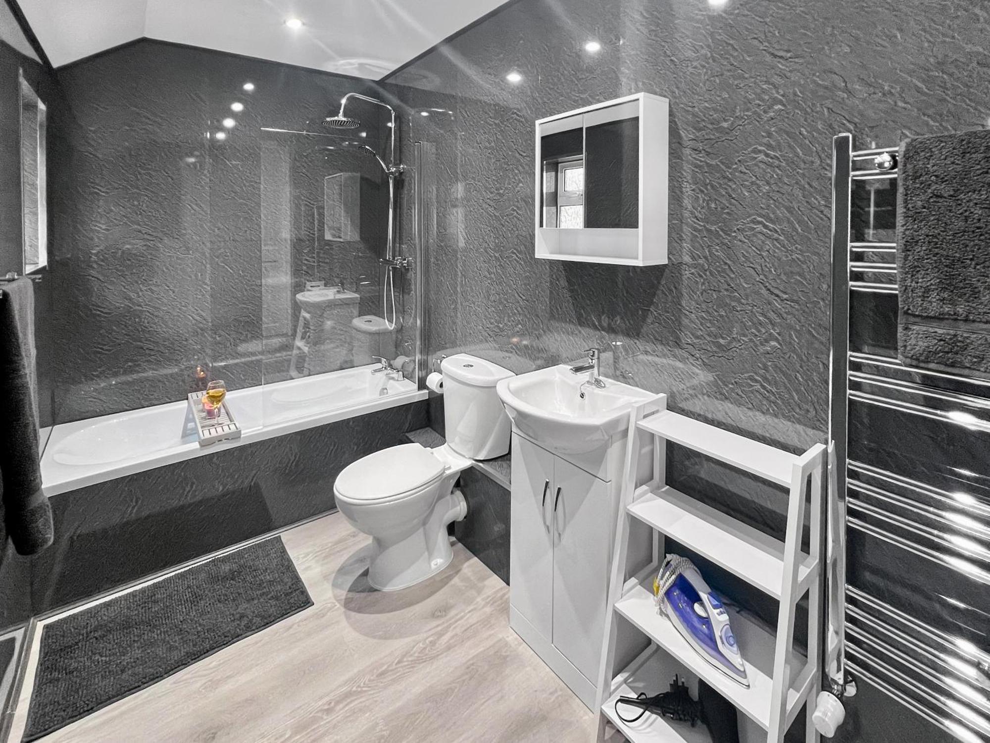 Holiday home Stylish House Near Hospital With Free Parking Stoke-on-Trent