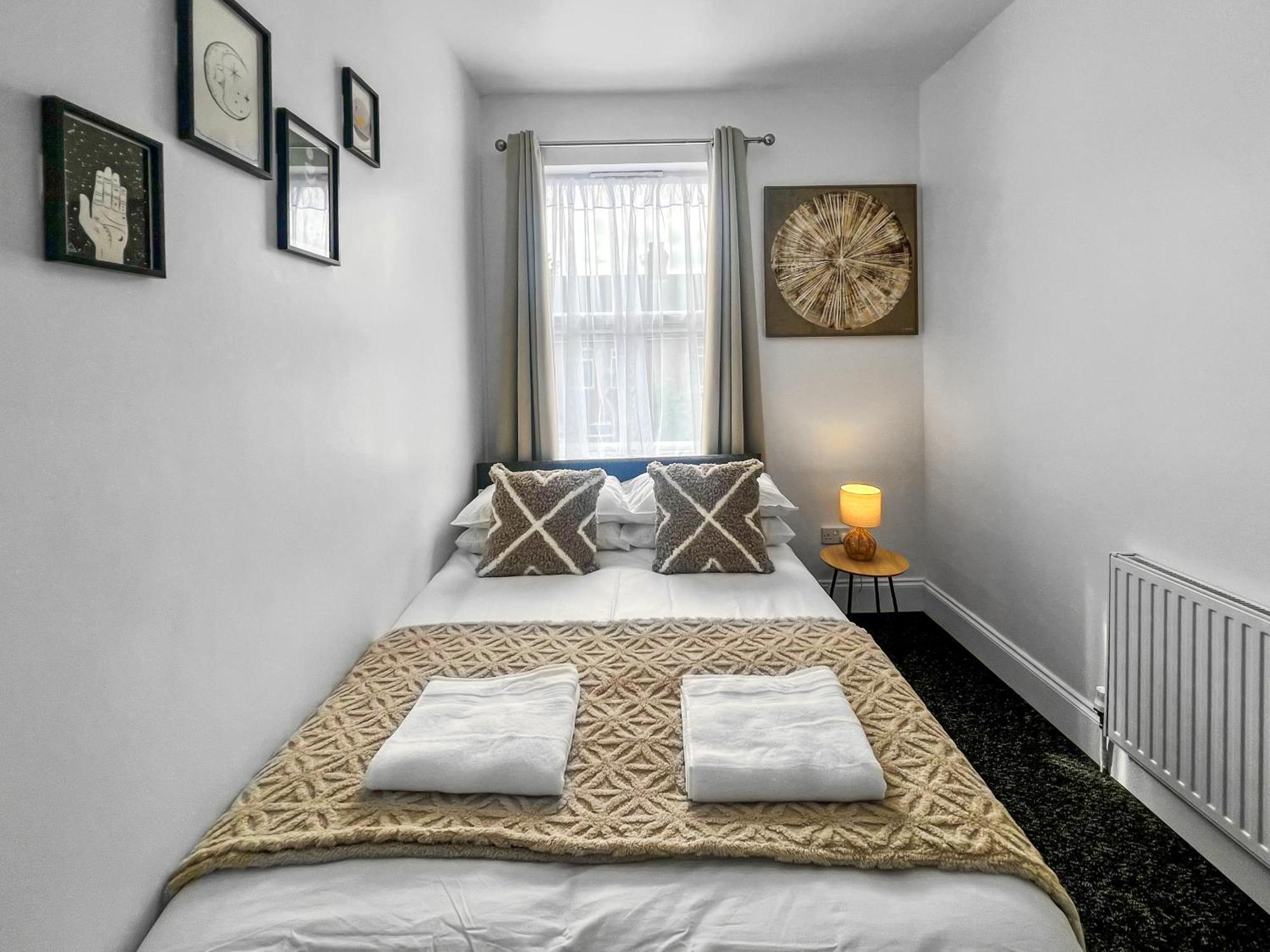Holiday home Stylish House Near Hospital With Free Parking *