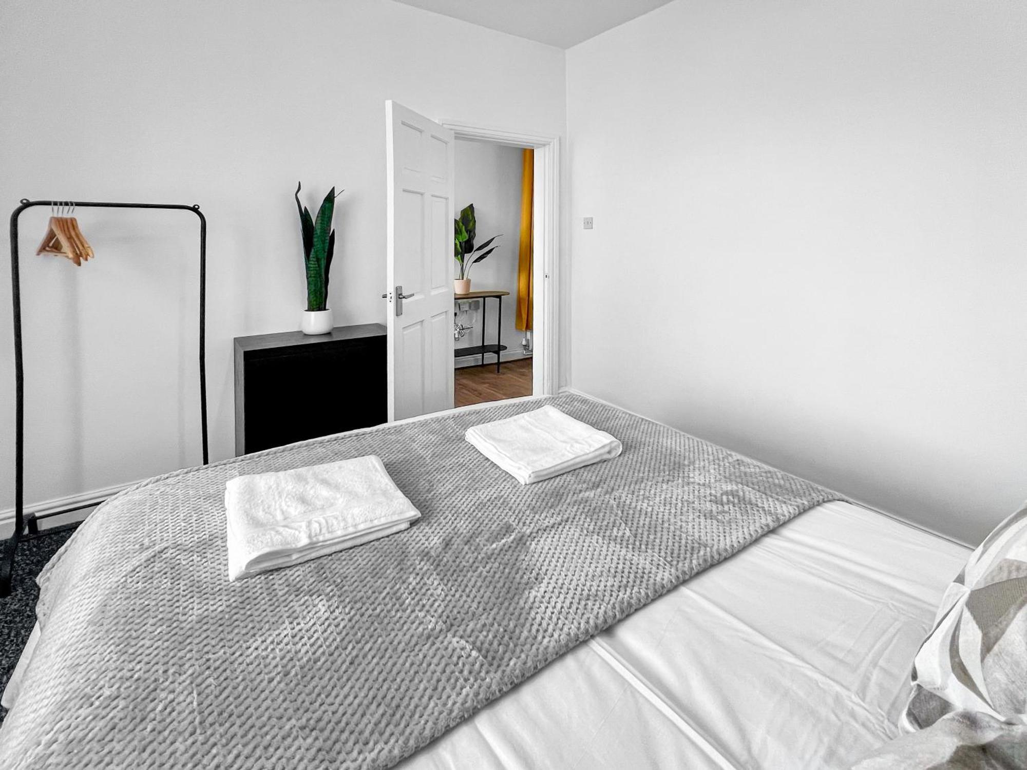 Stylish House Near Hospital With Free Parking Holiday home Stoke-on-Trent
