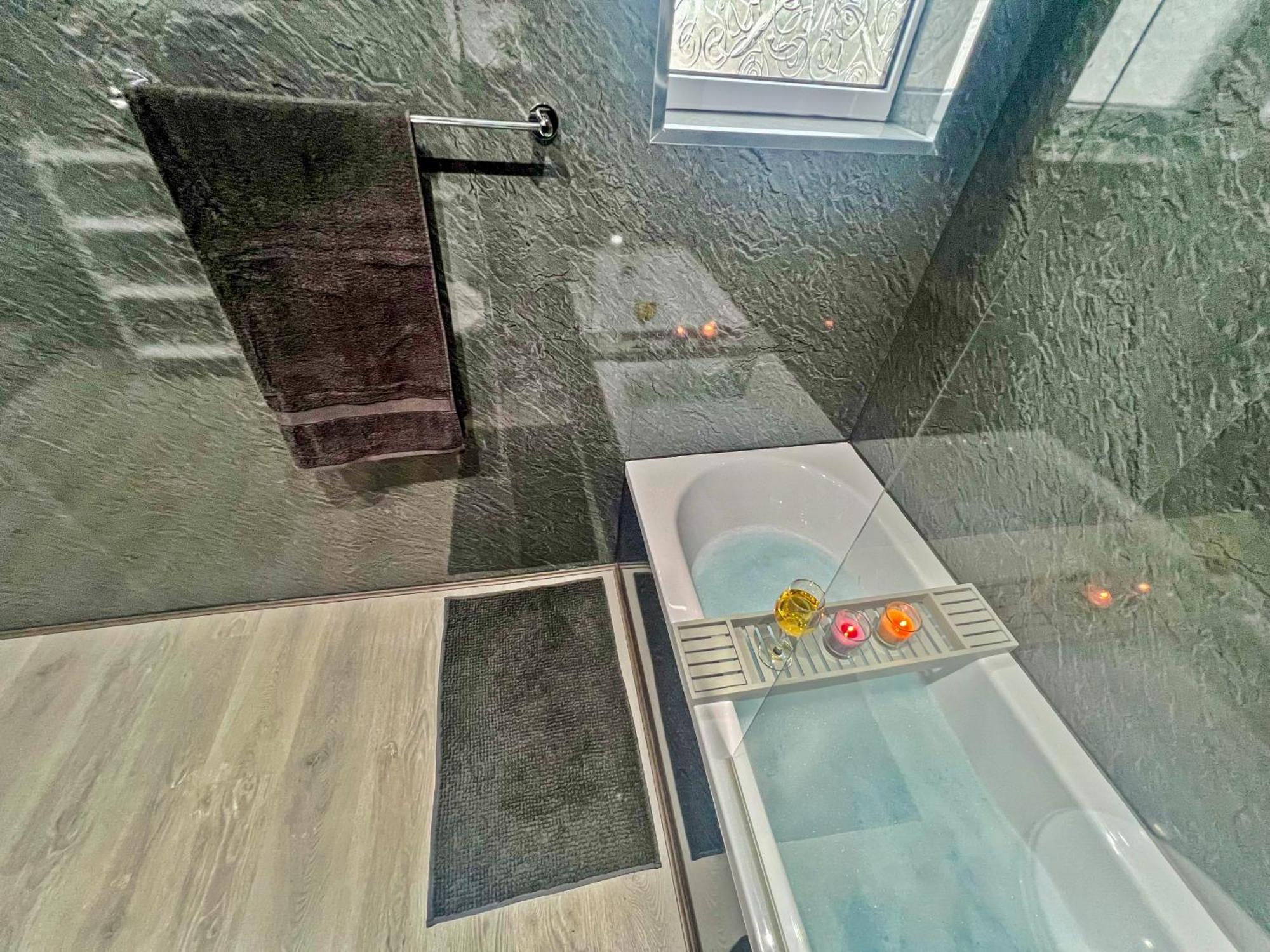 Stylish House Near Hospital With Free Parking * Stoke-on-Trent